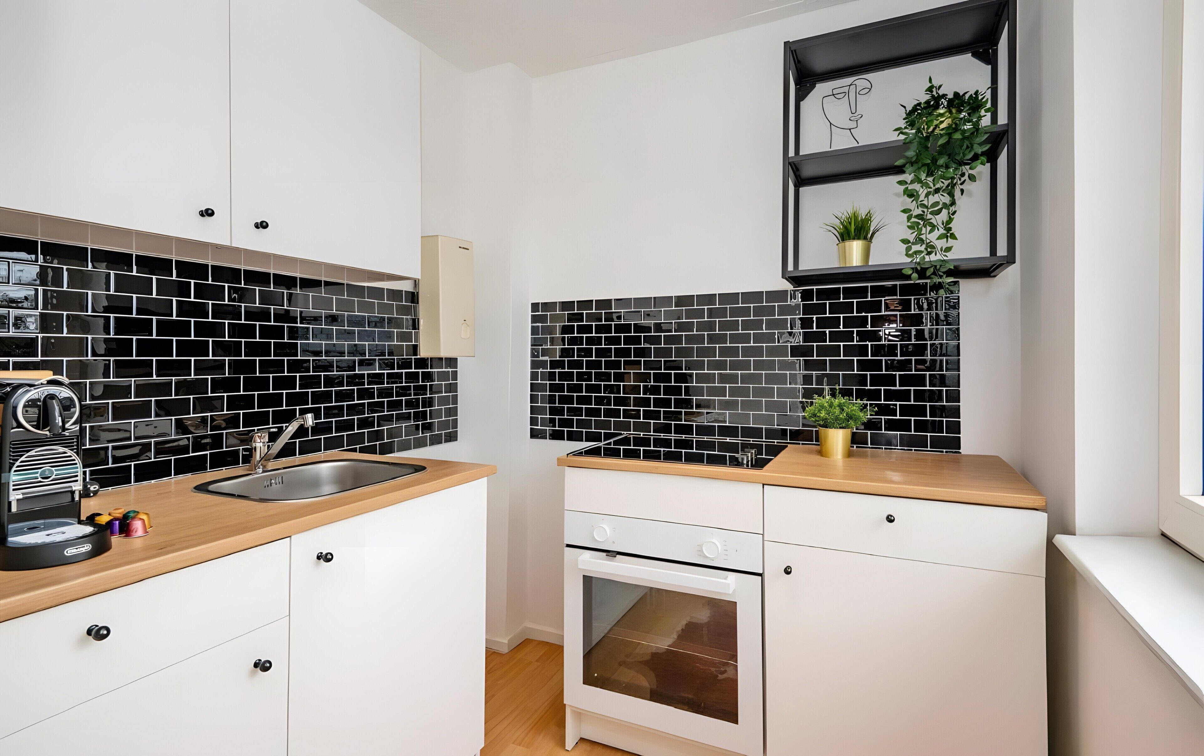 ثلاجة، فرن، موقد طهي مسطح، ماكينة لصنع القهوة/الشاي