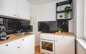 Refrigerador, horno, placa de cocina, cafetera/tetera