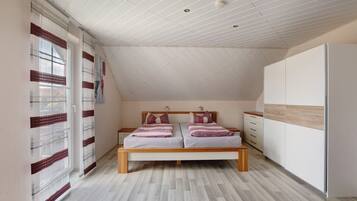 2 bedrooms, iron/ironing board, free WiFi, bed sheets