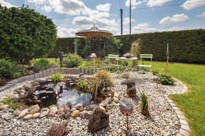 Outdoor dining - Apartment 'Kammeltal' with Private Garden, Balcony and Wi-Fi (Kammeltal)