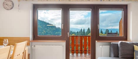 TV, table tennis, stereo