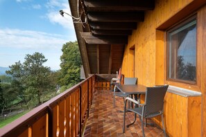 Outdoor dining - Apartment 'St Peter, 55qm' with Shared Garden, Balcony and Wi-Fi (Sankt Peter)