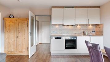 Réfrigérateur, four, plaque de cuisson, lave-vaisselle