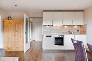 Réfrigérateur, four, plaque de cuisson, lave-vaisselle