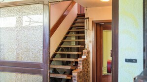 A wooden staircase with a brick base and a glass door at the top. - Room 'Doppelzimmer Mit Balkon' with Balcony and Wi-Fi (Schömberg)