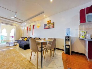 Deluxe Penthouse, Ocean View | In-room dining - Salt & Sun Sanctuary (Mombasa)