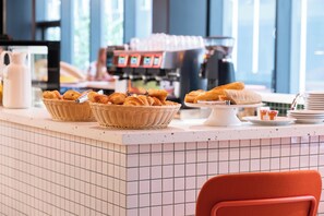 Petit déjeuner continental servi tous les jours en supplément