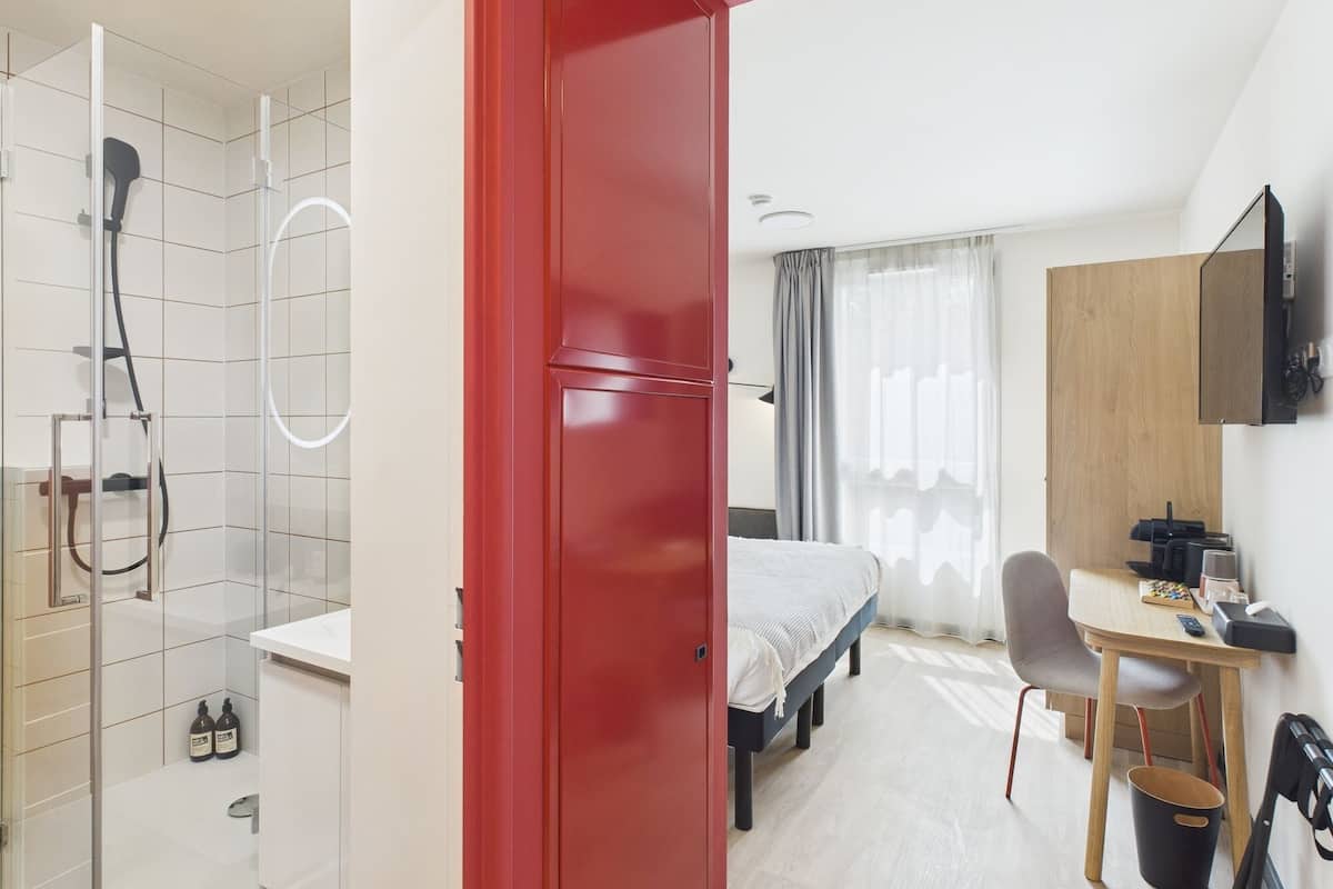 Superior Double Room | 1 bedroom, individually furnished, desk, soundproofing