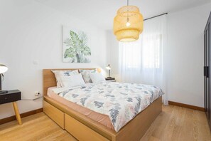 2 bedrooms, iron/ironing board, travel cot, free WiFi