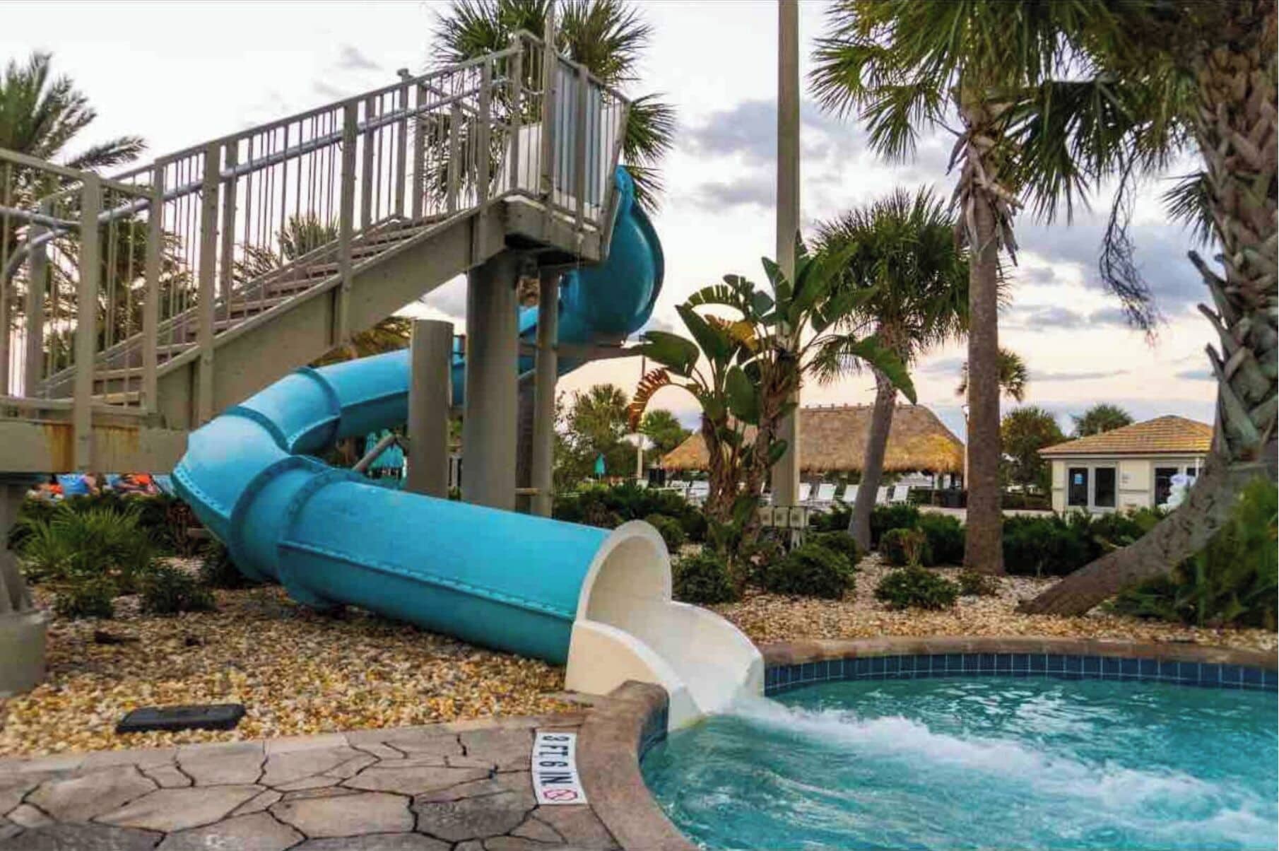 室外游泳池，恒温泳池