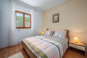 2 chambres, fer et planche à repasser, lit parapluie, Wi-Fi gratuit