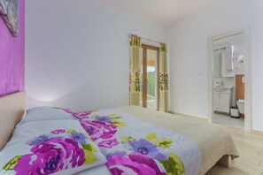 3 chambres, fer et planche à repasser, lit de bébé portatif