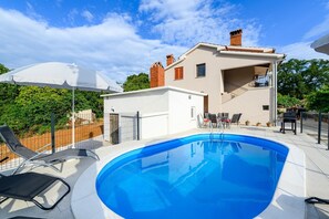 Pool - Spacious Apartment in Markoci (Markoci)
