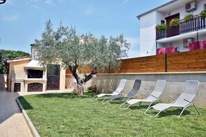 Property grounds - Apartment in Pula near Hidrobaza Beach (Pula)