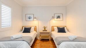 3 chambres, fer et planche à repasser, Wi-Fi, draps fournis