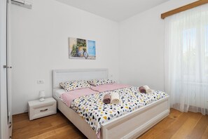 3 bedrooms, iron/ironing board, free WiFi