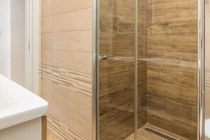 Douche, sèche-cheveux