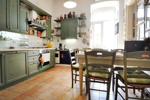 Fridge, microwave, oven, stovetop - Cozy apartment in the heart of Pula (Pula)