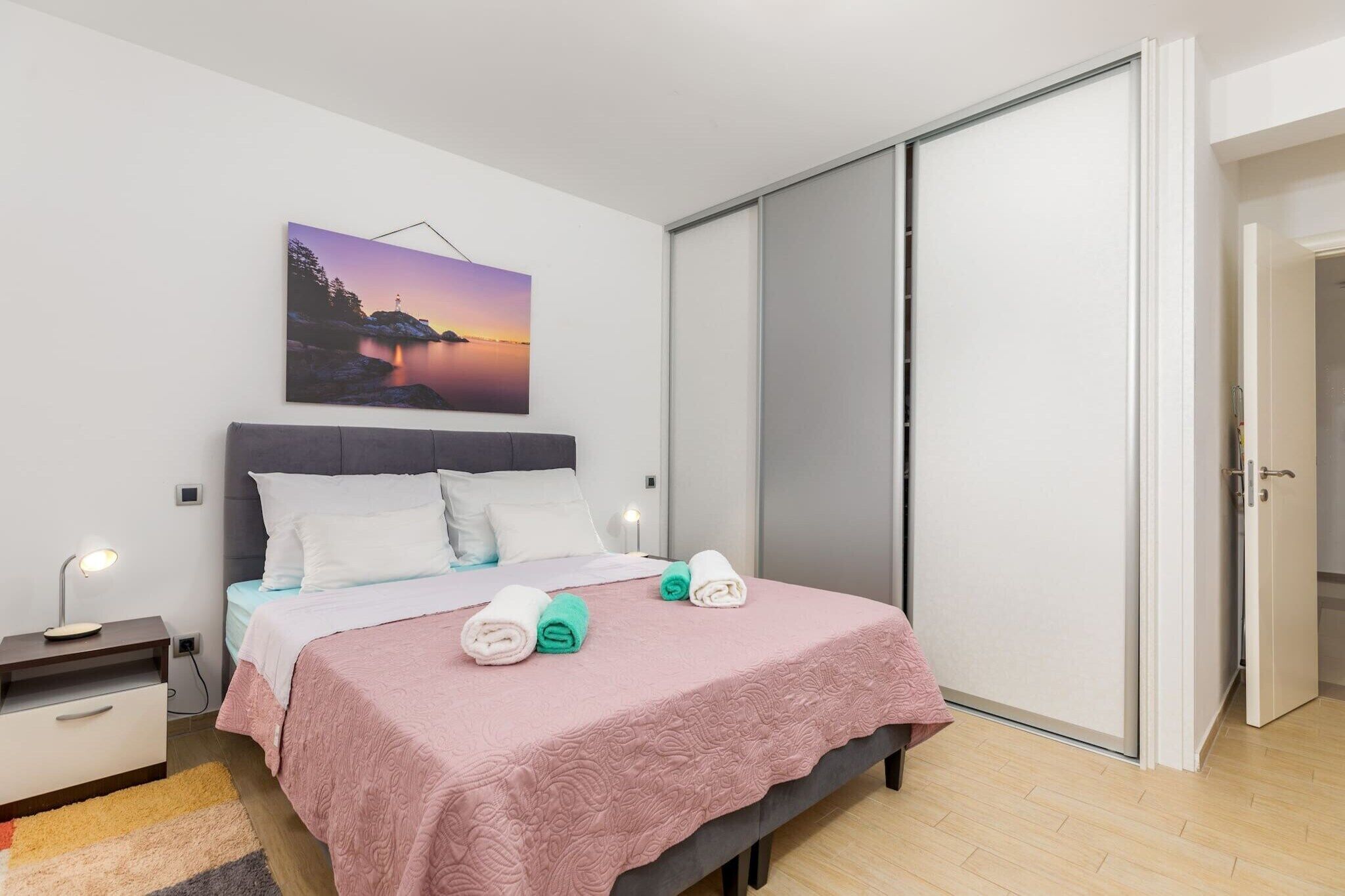 4 chambres, fer et planche à repasser, lit parapluie, Wi-Fi gratuit
