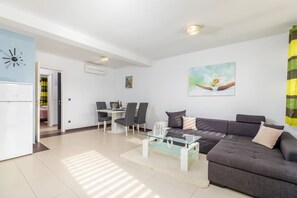 Smart TV - Attic apartment with balcony in Medulin (Medulin)