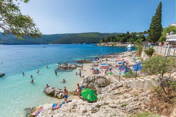 Una playa cerca