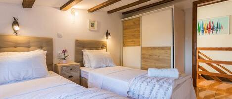2 bedrooms, iron/ironing board, travel cot, free WiFi