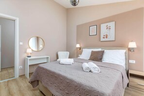 1 slaapkamer, een strijkplank/strijkijzer, reisbedje, gratis wifi