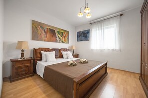 2 bedrooms, iron/ironing board, free WiFi