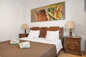 2 bedrooms, iron/ironing board, free WiFi