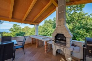 تناول الطعام بالخارج