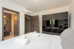 4 chambres, fer et planche à repasser, accès Internet