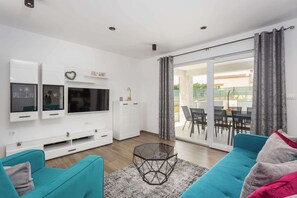 Smart-TV, peis og bordtennis