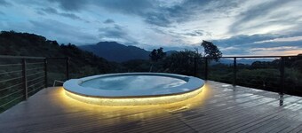 Ella Nine Peaks - One Room in "The Club House" with AC TV and Pool