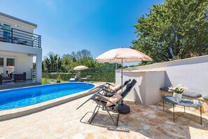 Pool - Modern Rscape with Pool (Baderna)