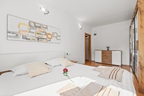 2 Schlafzimmer, Bügeleisen/Bügelbrett, Reisekinderbett, kostenloses WLAN