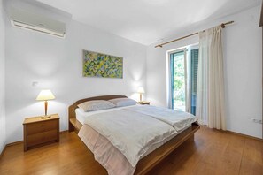 2 bedrooms, iron/ironing board, travel crib, free WiFi