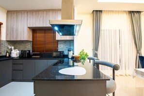 Deluxe Villa, 3 Bedrooms, Kitchenette | Private kitchen