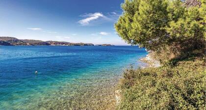 Apartment in Supetarska Draga near Sandy Beach