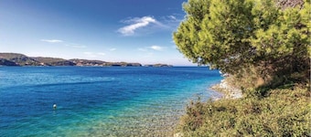 Apartment in Supetarska Draga near Sandy Beach