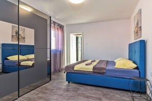 4 makuuhuonetta, silitysrauta/-lauta, internet