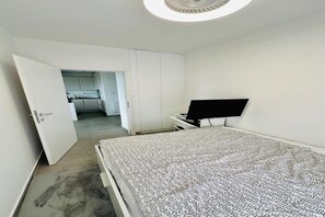 2 bedrooms, iron/ironing board, travel crib, free WiFi