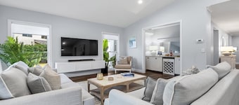 BLUE GUM ESCAPE - THE VINTAGE HOLIDAY HOUSES