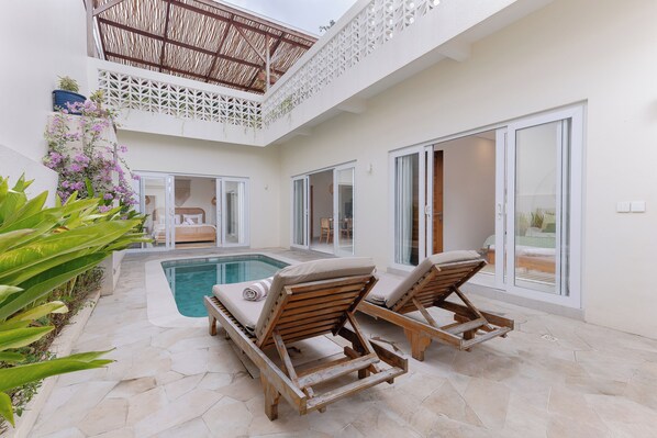 Outdoor pool - Mata Biru Villa by Betterplace (Pecatu)