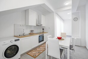 Réfrigérateur, four, plaque de cuisson, lave-vaisselle