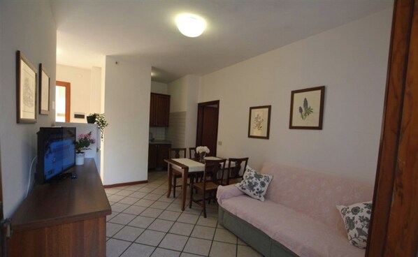 TV - Cozy apartment in a quiet area, near the beach of Lignano Sabbiadoro (Lignano Sabbiadoro)