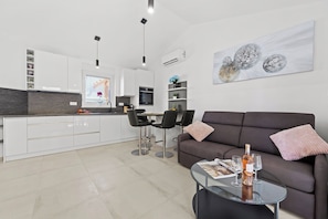 Smart TV - Apartment, 100m from the beach (Peroj)