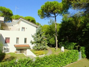 Property grounds - Ground floor vacation home for six guests (Lignano Sabbiadoro)