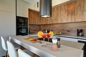 Refrigerador, horno, parrilla de estufa y lavavajillas