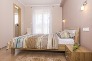 4 makuuhuonetta, silitysrauta/-lauta, vauvan matkasänky, ilmainen Wi-Fi