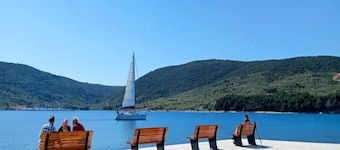 Sea view vacation apartment in Cres